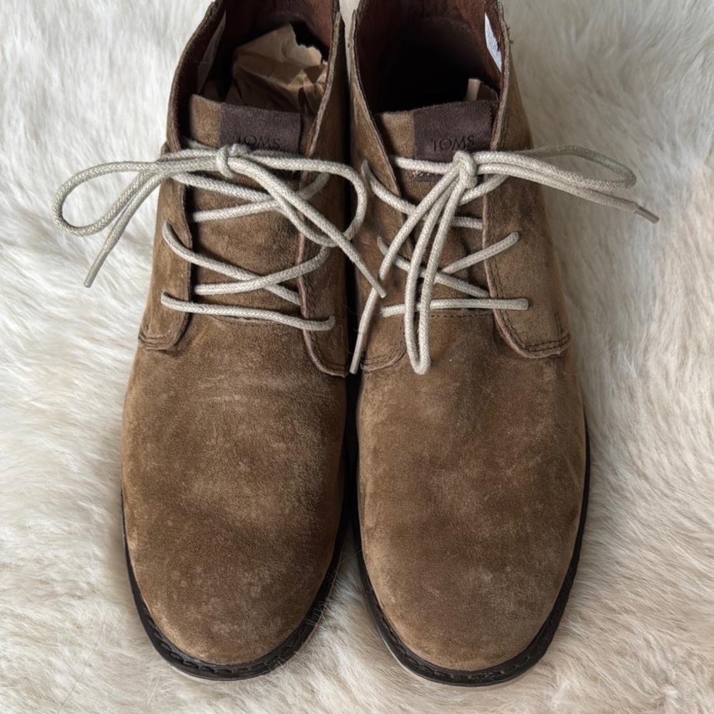 Like New! TOMS Men's Brown Suede Shoes